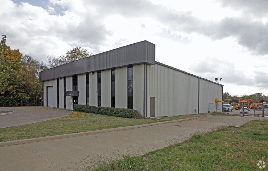 1808 E Division St, Arlington, TX for sale - Primary Photo - Image 1 of 1