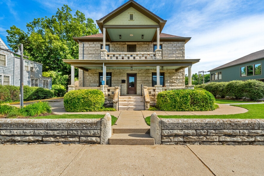 720 Poyntz Ave, Manhattan, KS for sale - Primary Photo - Image 1 of 63