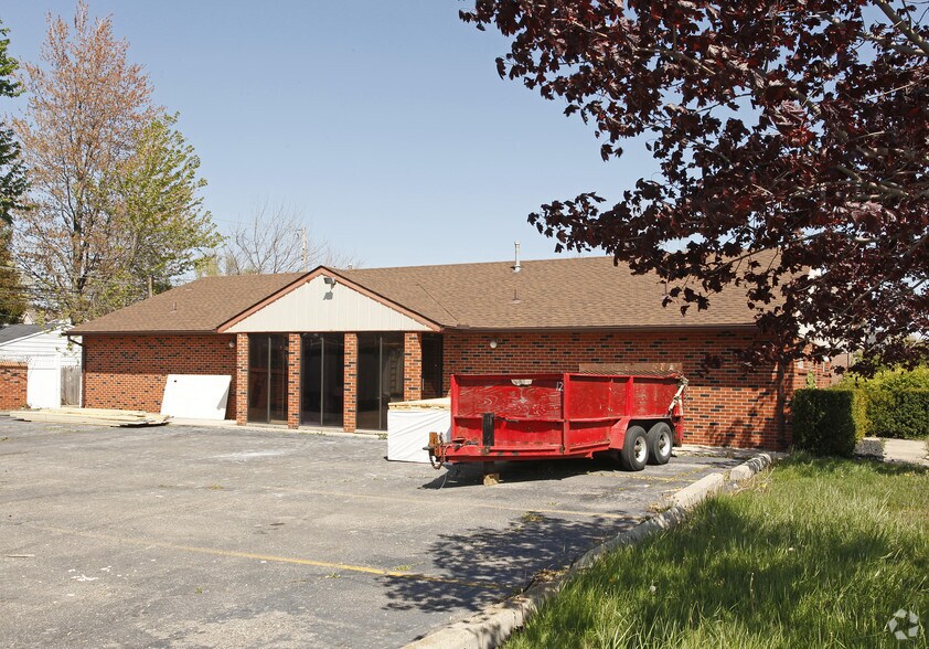 33608 Palmer Rd, Westland, MI 48186