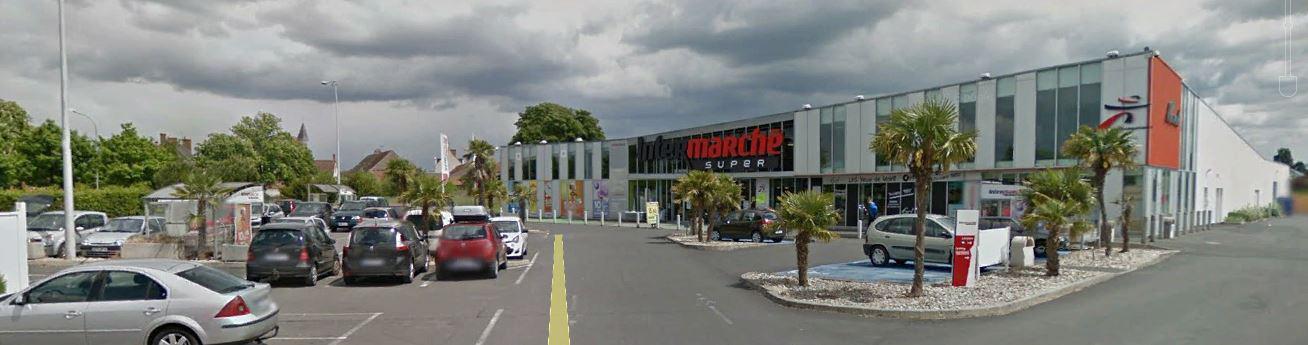 Retail in Mont-près-Chambord for lease Building Photo- Image 1 of 4