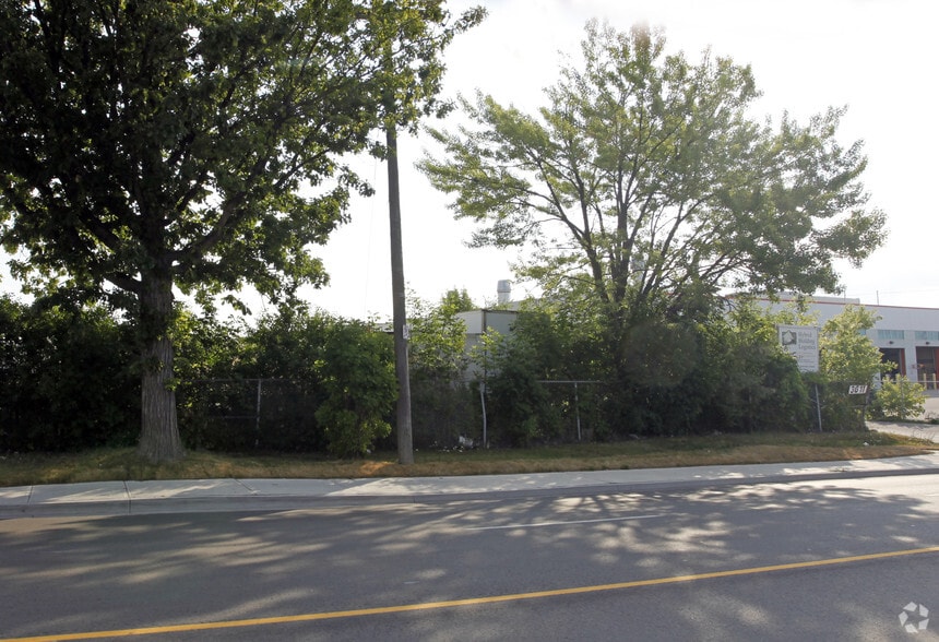 3611 Erindale Station Rd, Mississauga, ON for sale - Building Photo - Image 2 of 2