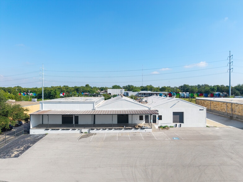3623-3625 E Vickery Blvd, Fort Worth, TX for sale - Building Photo - Image 3 of 18