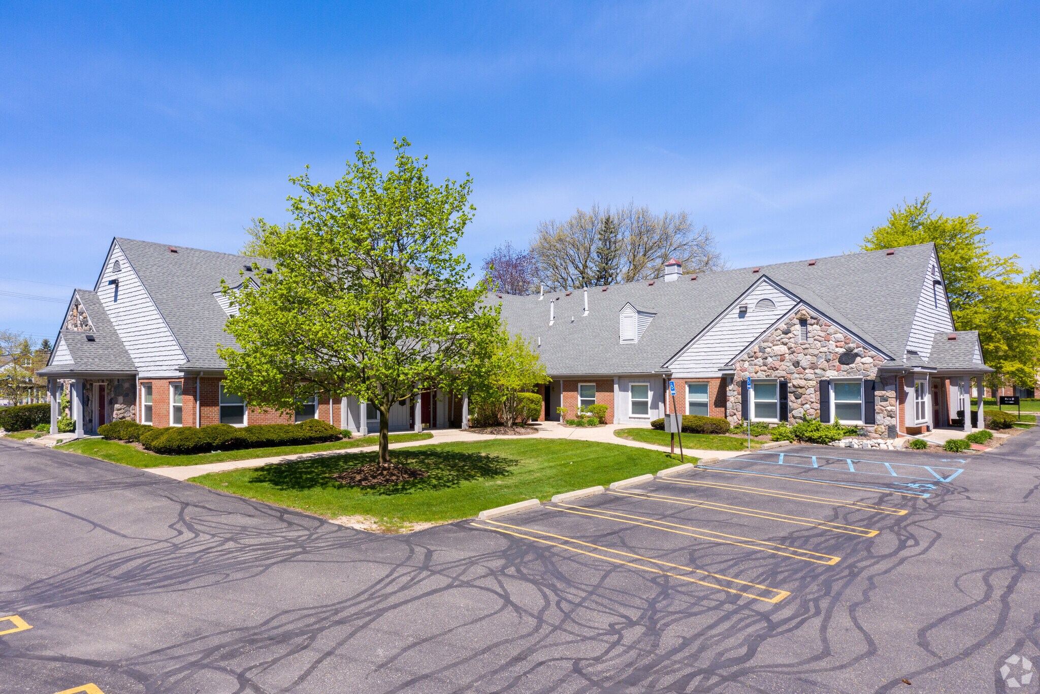 31395 7 Mile Rd, Livonia, MI for sale Primary Photo- Image 1 of 8