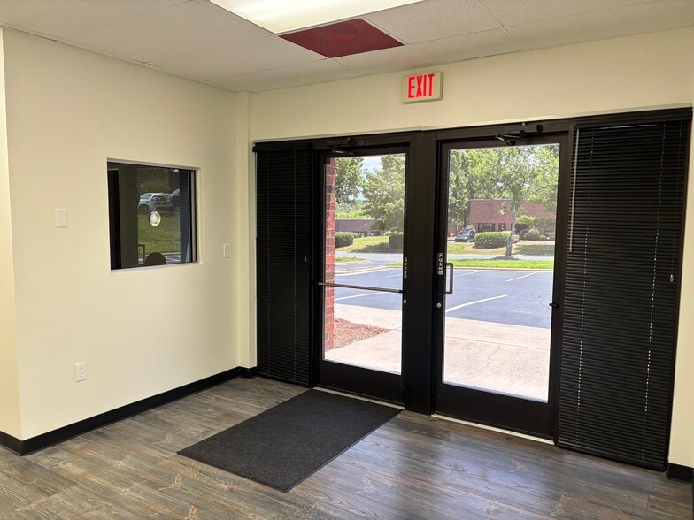 3565 Centre Cir, Fort Mill, SC for lease - Building Photo - Image 3 of 13