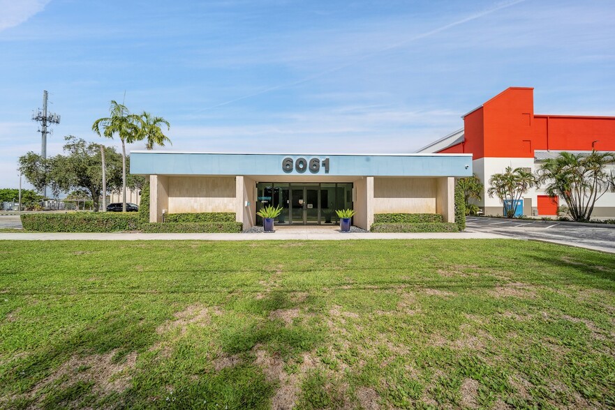 6061 NE 14th Ave, Fort Lauderdale, FL for lease - Building Photo - Image 1 of 71