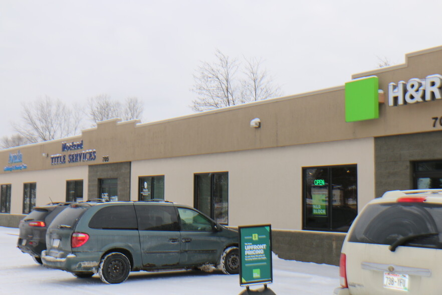 705-709 W Main St, Wautoma, WI for lease - Building Photo - Image 1 of 2