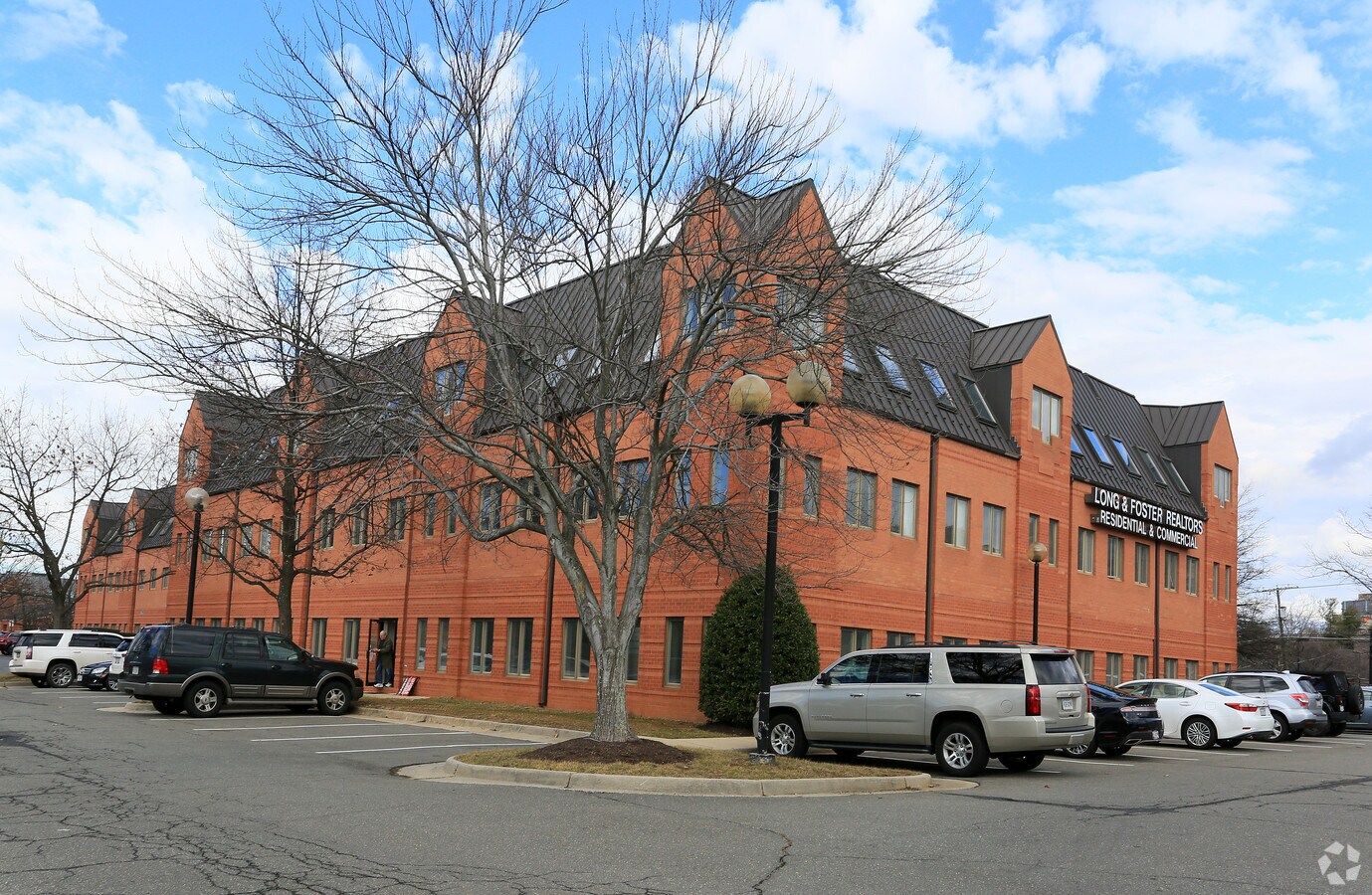 8227 Old Courthouse Rd, Vienna, VA 22182