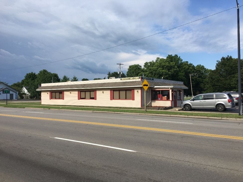 325 N Grand St, Schoolcraft, MI for sale - Building Photo - Image 1 of 1