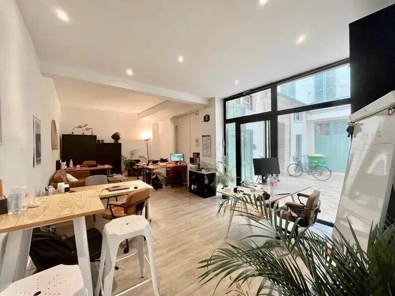 Office in Paris for lease - Building Photo - Image 1 of 6