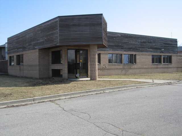 2122 E Hemphill Rd, Burton, MI for sale Primary Photo- Image 1 of 1