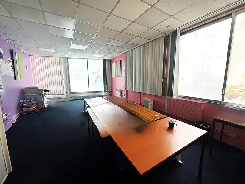 Office in Paris for lease - Interior Photo - Image 2 of 6