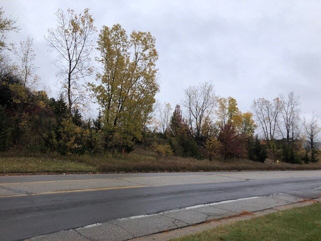 3801-SE Lake Eastbrook Blvd, Grand Rapids, MI for sale - Building Photo - Image 3 of 5