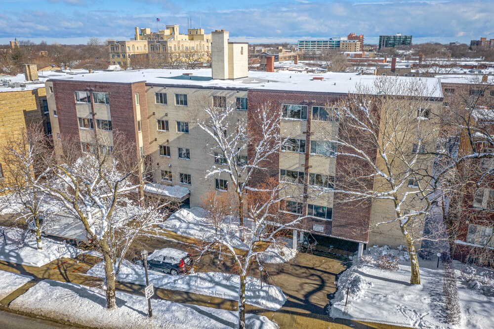 835 Ridge Ave, Evanston, IL for sale Primary Photo- Image 1 of 1