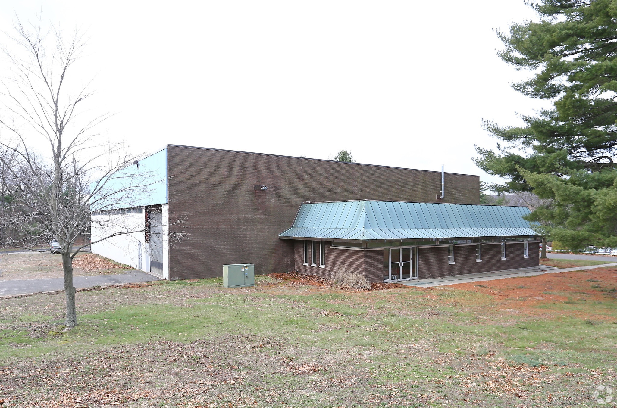 54 Dolphin Rd, Bristol, CT for sale Primary Photo- Image 1 of 1