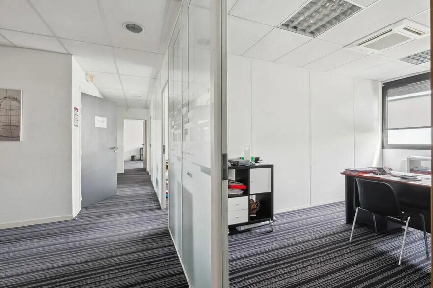 Flex in Toulouse for lease - Interior Photo - Image 3 of 8