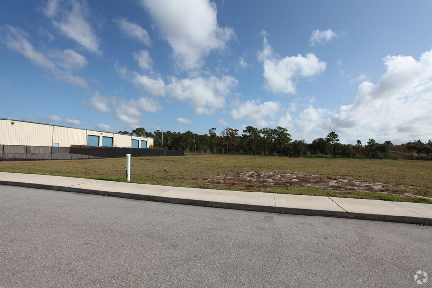 1701-1829 Business Center Ln, Kissimmee, FL for lease - Building Photo - Image 3 of 4