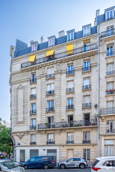 19 Boulevard Saint-Marcel, Paris for sale - Building Photo - Image 2 of 2