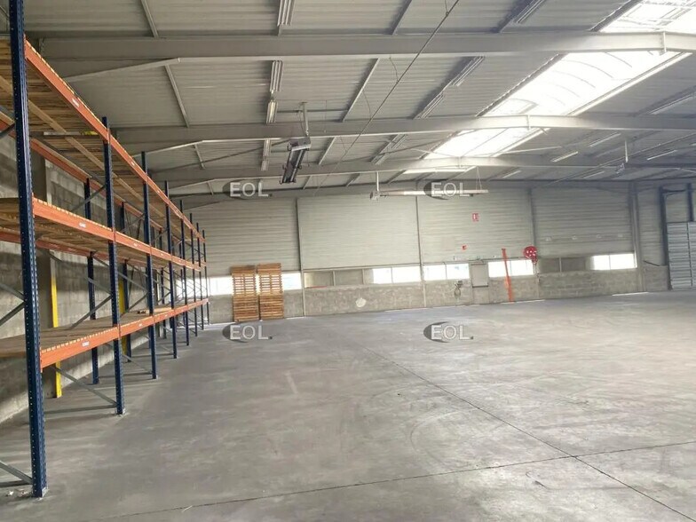Industrial in Genas for lease - Building Photo - Image 3 of 20