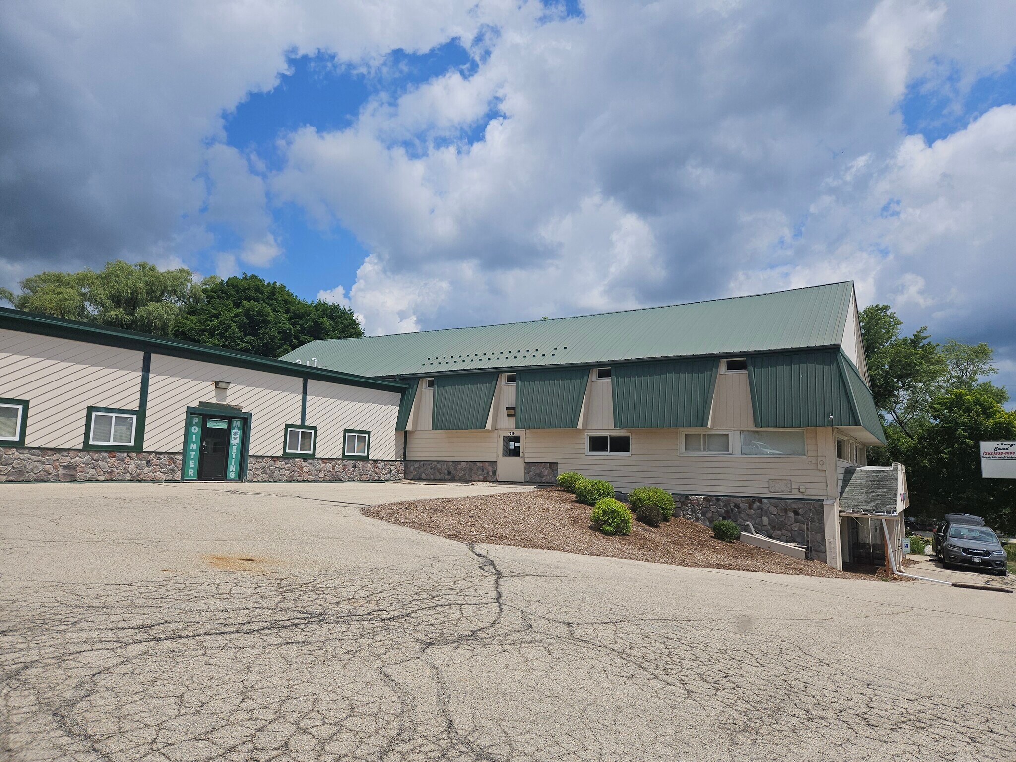 7019 State Road 144, West Bend, WI 53090 Office/Retail for Lease