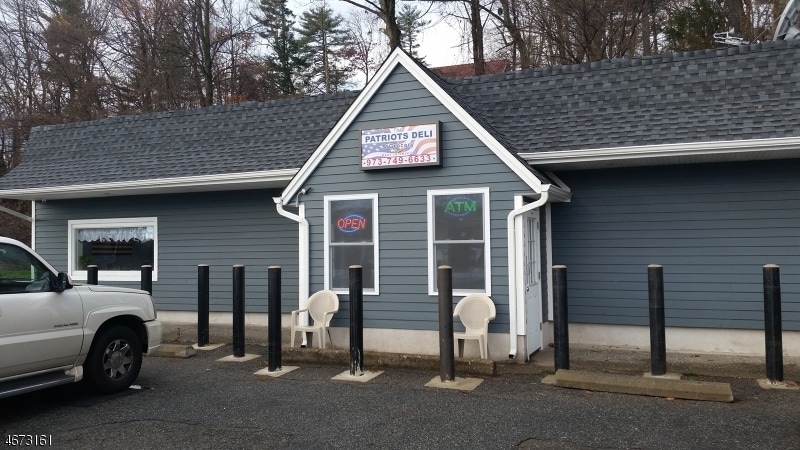 665 Warwick Tpke, Hewitt, NJ for sale - Primary Photo - Image 1 of 1