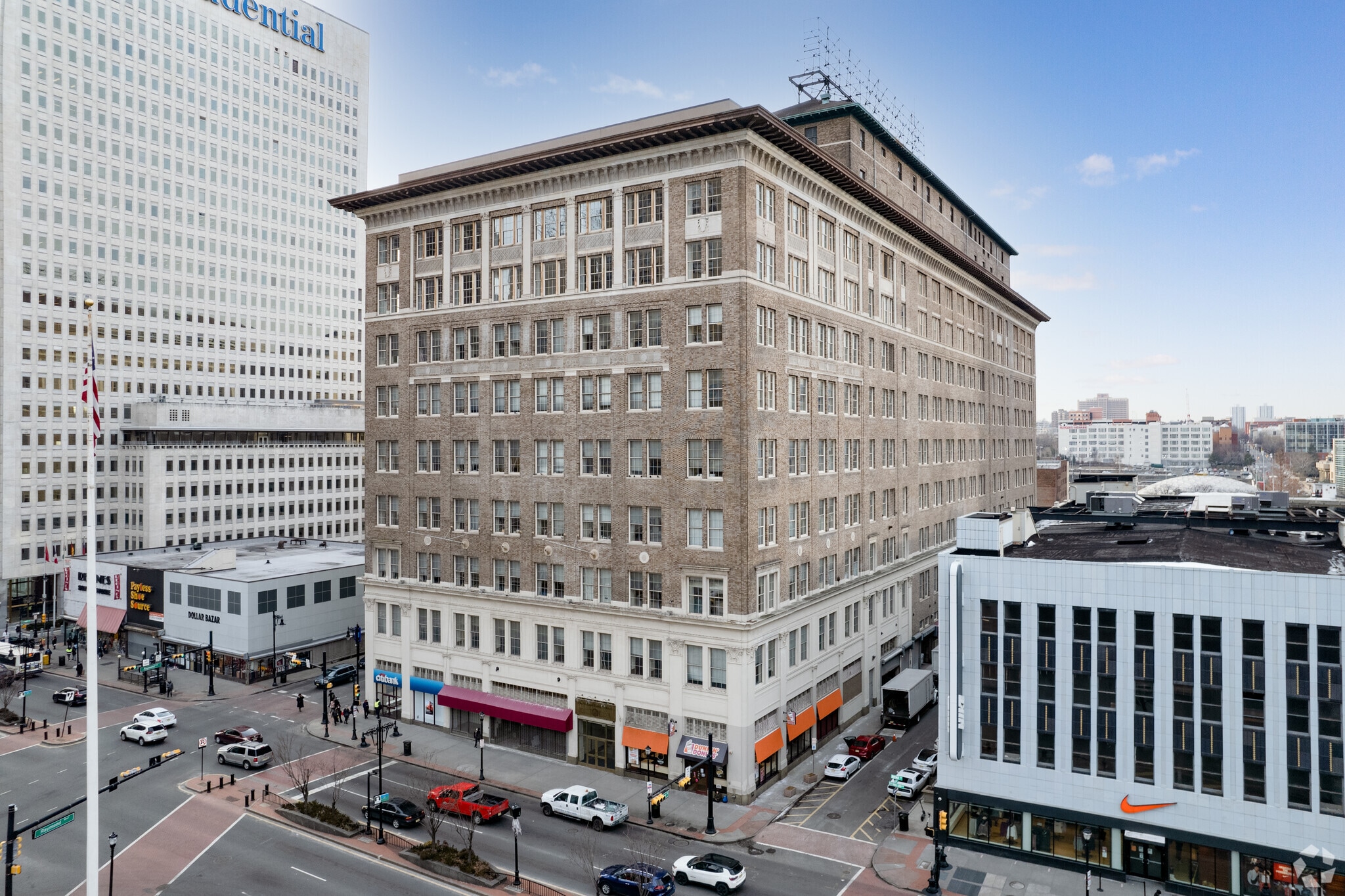 697 Broad St, Newark, NJ for lease Primary Photo- Image 1 of 5