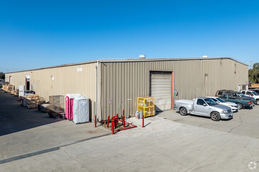 4700 Horner Street, Union City portfolio of 3 properties for sale on LoopNet.com - Primary Photo - Image 2 of 4