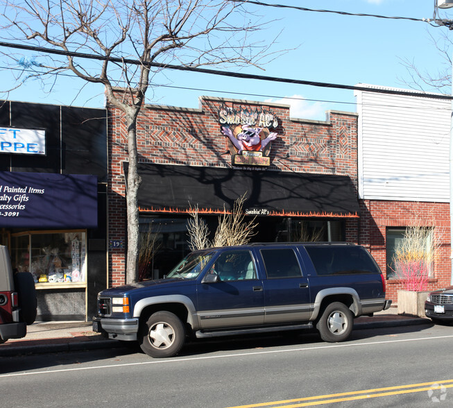 19 W Main St, Bay Shore, NY for lease - Building Photo - Image 2 of 2