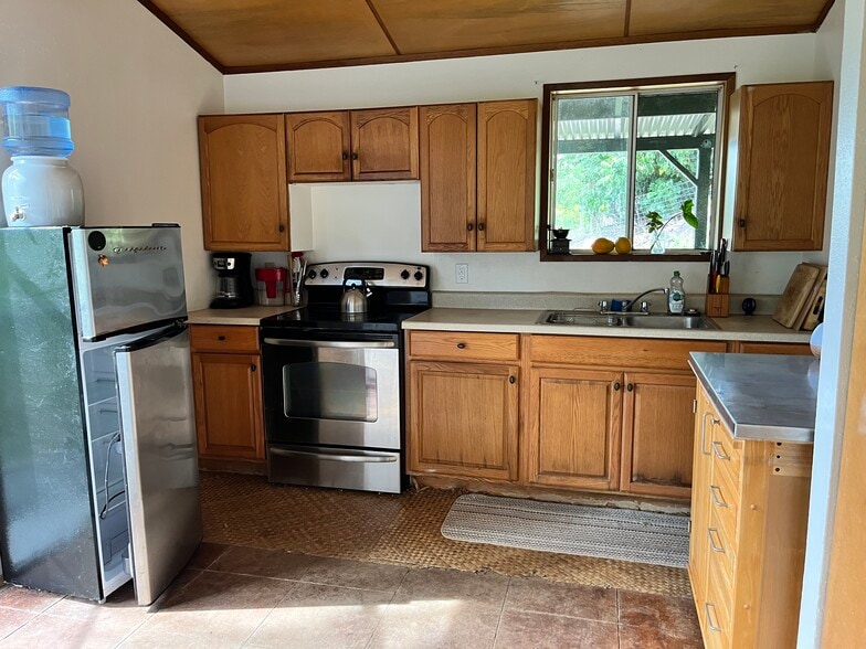 82-5674 Kahau Pl, Captain Cook, HI for lease - Building Photo - Image 3 of 13