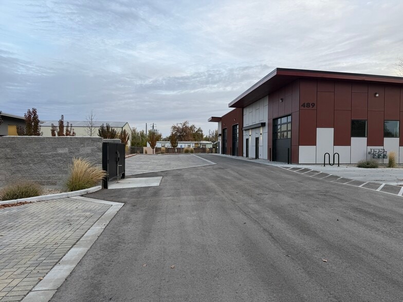 489 E 47th St, Garden City, ID for lease - Building Photo - Image 2 of 6