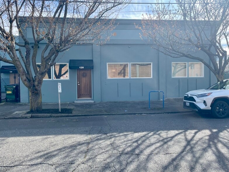 128 NE 7th Ave, Portland, OR for lease - Building Photo - Image 2 of 24