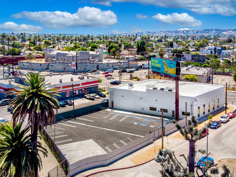 5075 W Adams Blvd, Los Angeles, CA for lease - Building Photo - Image 3 of 10