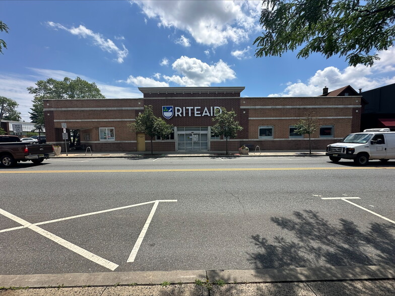 330-332 Raritan Ave, Highland Park, NJ for sale - Building Photo - Image 2 of 4