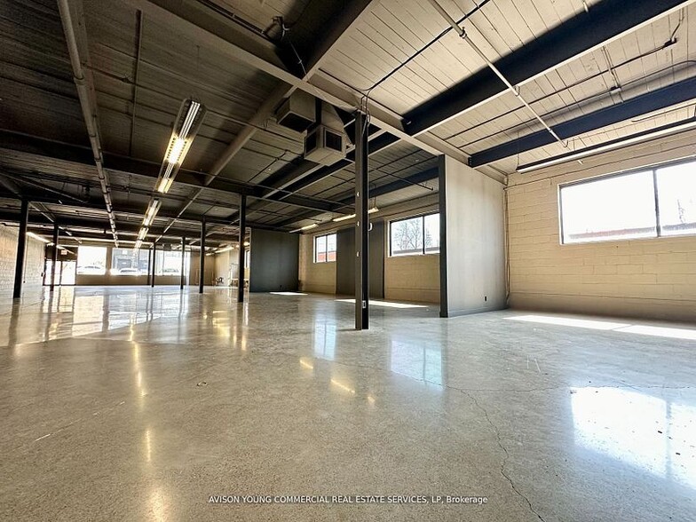 894 Caledonia Rd, Toronto, ON for lease - Building Photo - Image 3 of 9