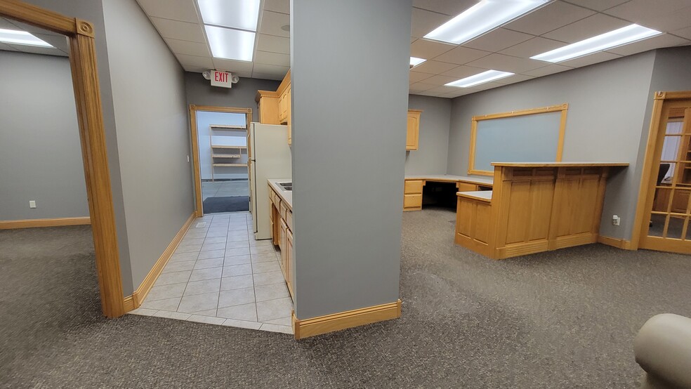 1881 NW Station Parkway, Andover, MN for lease - Interior Photo - Image 3 of 37