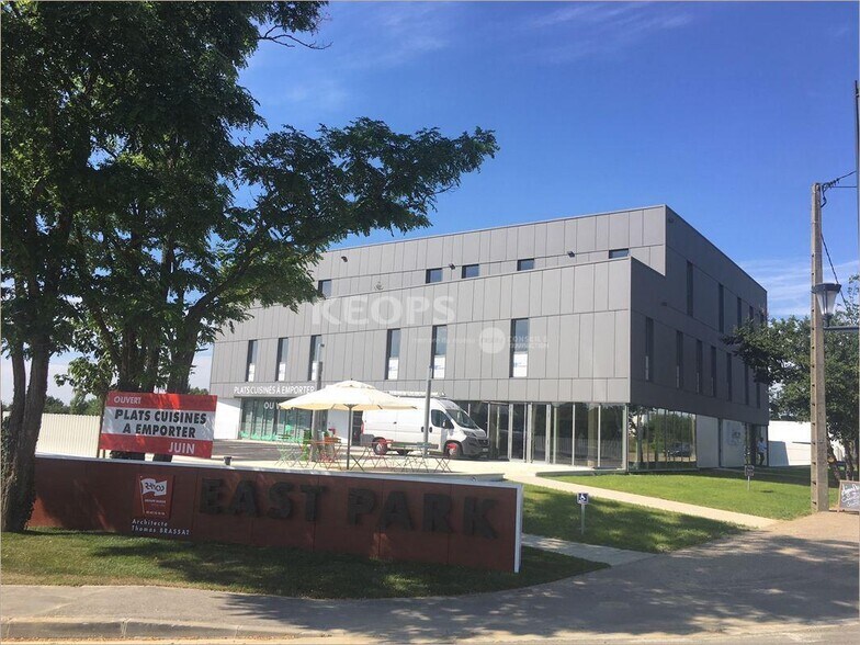 Office in Toulouse for lease - Building Photo - Image 1 of 8