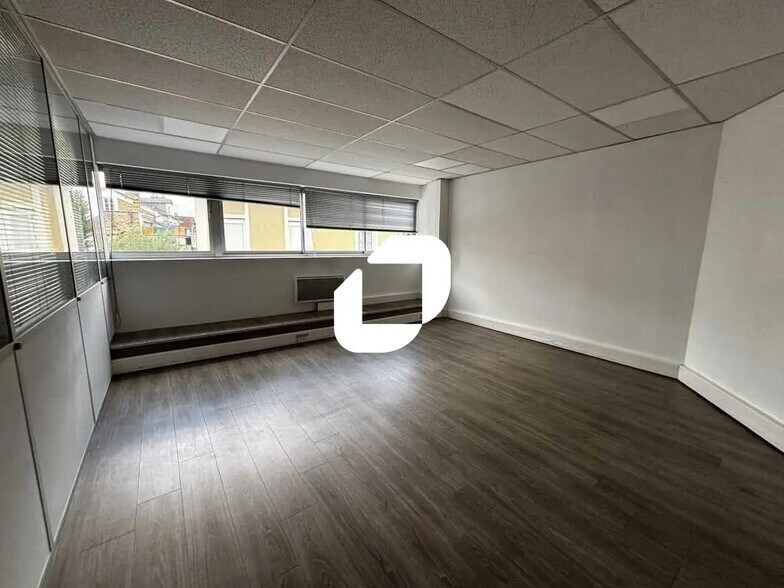 Office in Corbeil-Essonnes for lease - Interior Photo - Image 3 of 6