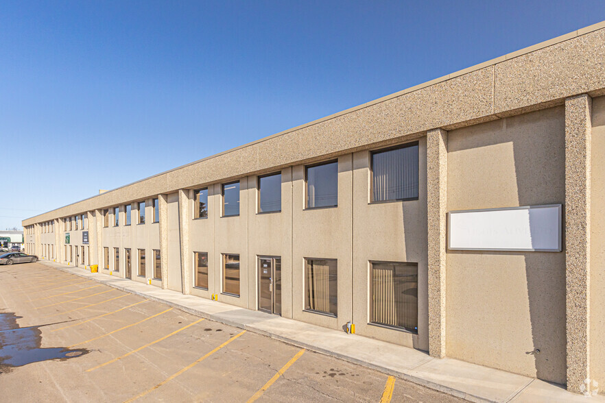 3807-3827 98th St NW, Edmonton, AB for lease - Building Photo - Image 1 of 6