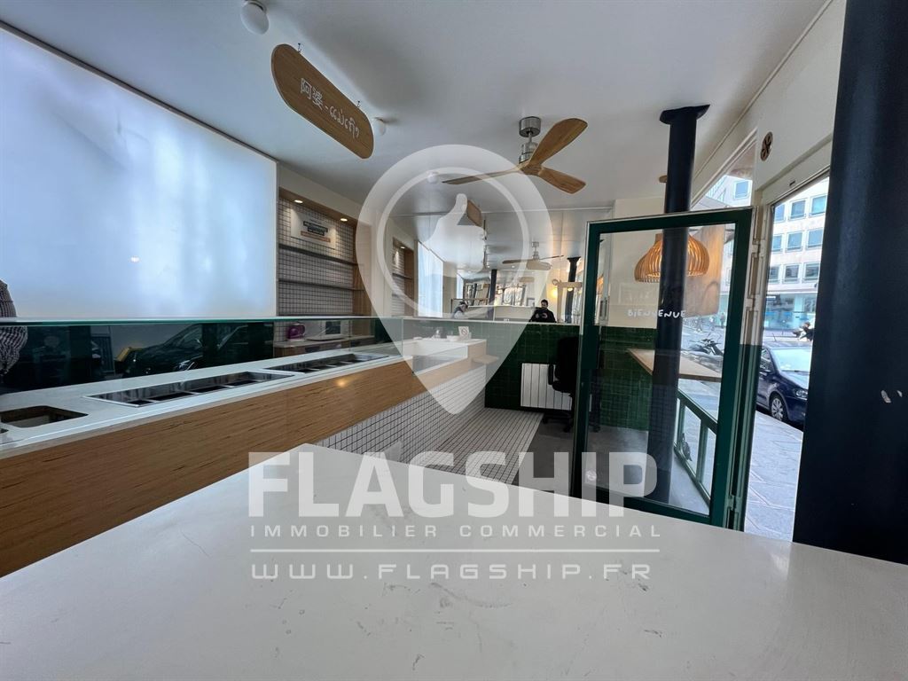 Retail in Paris for lease Interior Photo- Image 1 of 5