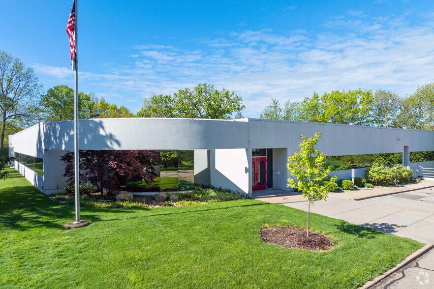 600 Plastics Pl, Kalamazoo, MI for sale - Building Photo - Image 1 of 25