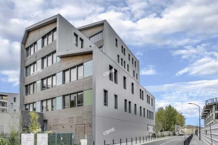 Office in Bordeaux for lease - Building Photo - Image 1 of 7