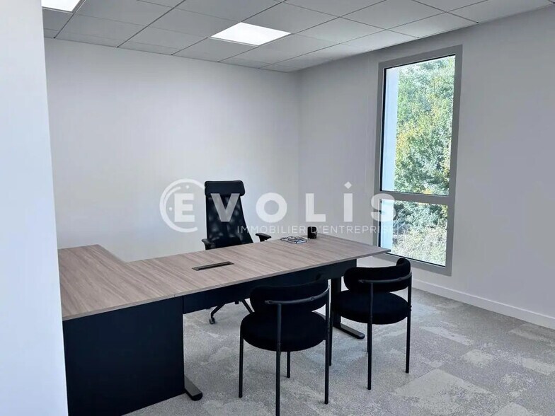 Retail in Serris for lease - Building Photo - Image 3 of 13