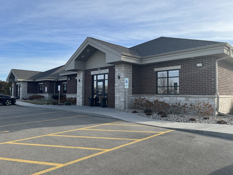 3501 E Evergreen Dr, Appleton, WI for lease - Building Photo - Image 2 of 2