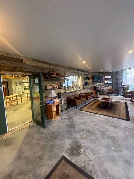 3305-3311 Grande Vista Dr, Newbury Park, CA for sale - Building Photo - Image 3 of 26