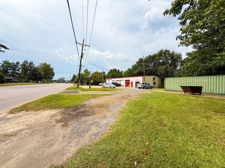 2105 N Main St, Vidor, TX for sale - Primary Photo - Image 1 of 11