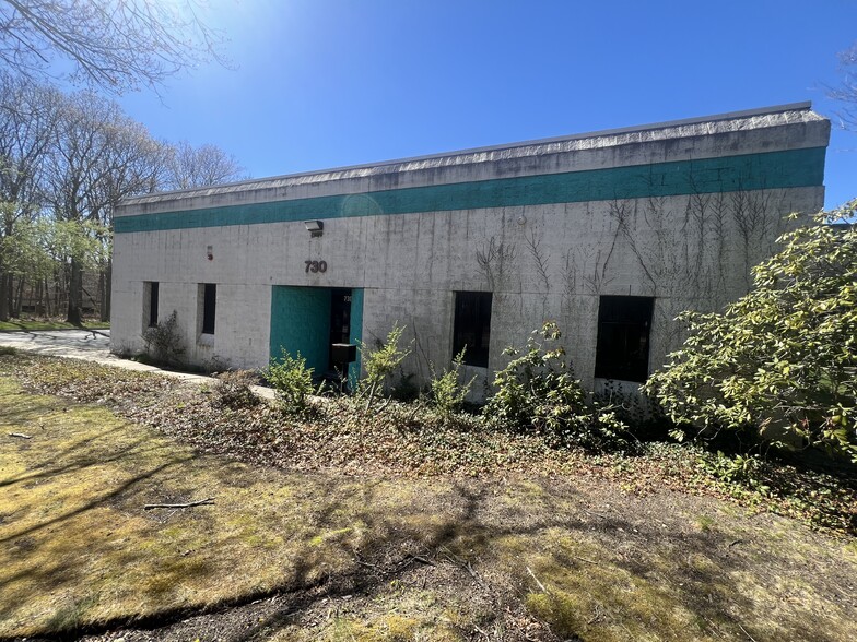 730 Blue Point Rd, Holtsville, NY for sale - Building Photo - Image 3 of 14