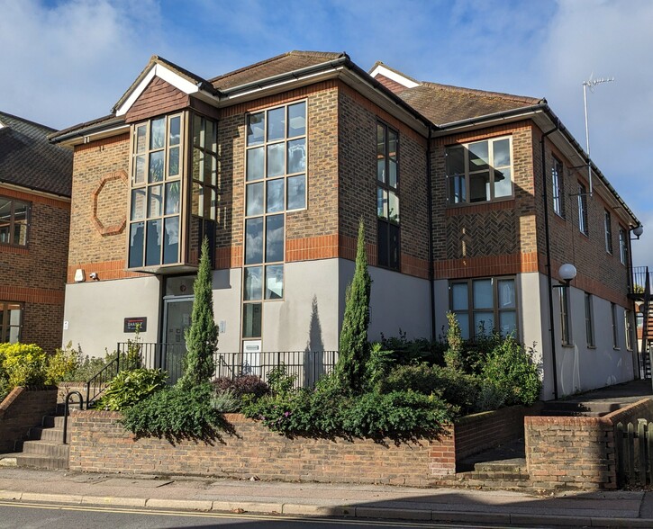 19-21 The Crescent, Leatherhead for lease - Primary Photo - Image 1 of 1