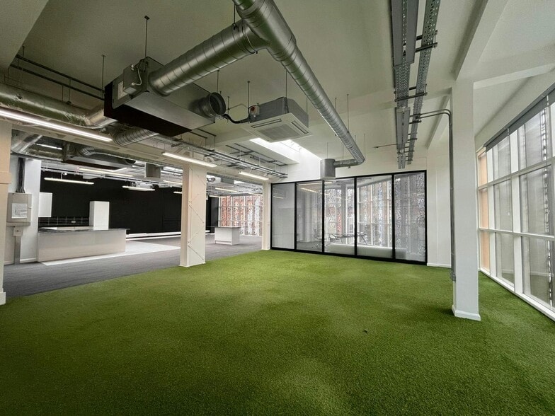 11 Bull Ln, High Wycombe for lease - Interior Photo - Image 2 of 10