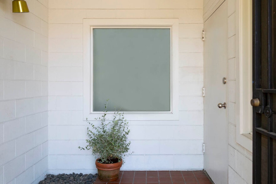 5908 Barton Ave, Los Angeles, CA for sale - Building Photo - Image 3 of 36