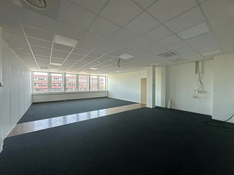 Office in Schiltigheim for lease - Interior Photo - Image 2 of 5