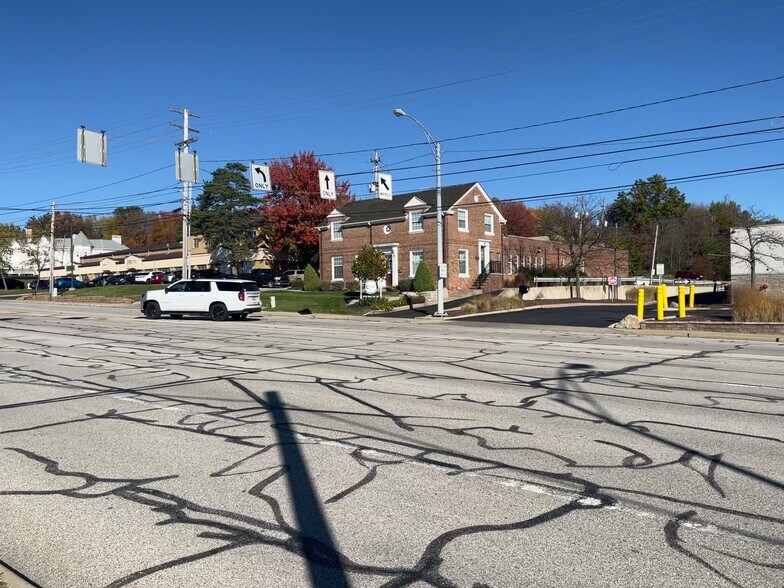 47 N Cleveland Massillon Rd, Akron, OH for lease - Building Photo - Image 1 of 8